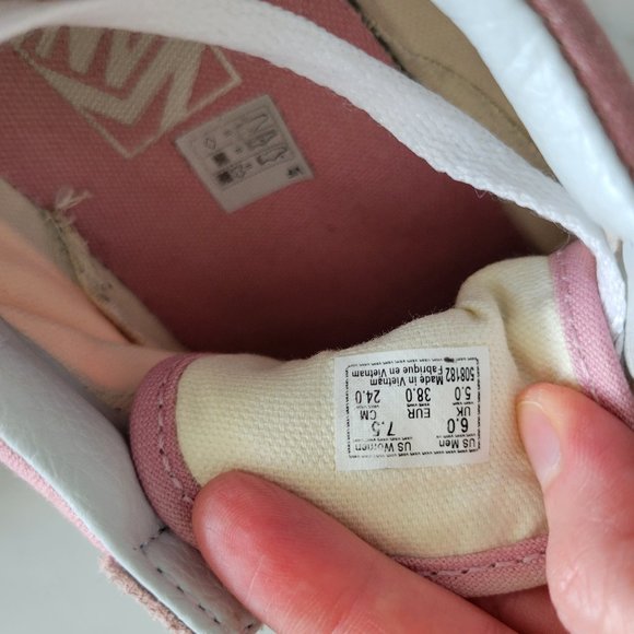 Pink Van's - Picture 5 of 5